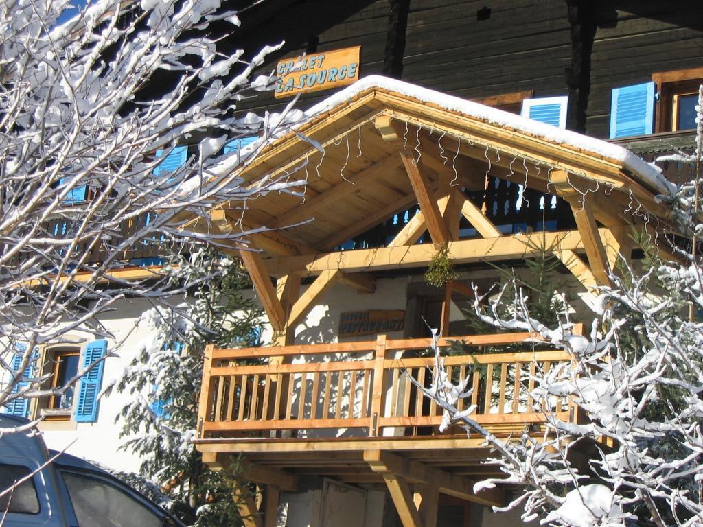 מלון Saint-Nicolas-la-Chapelle  Chalet La Source מראה חיצוני תמונה