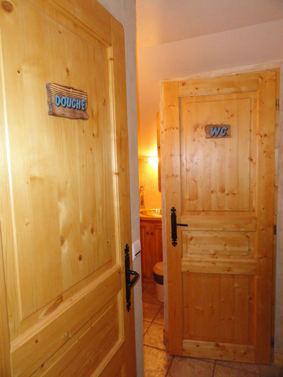 מלון Saint-Nicolas-la-Chapelle  Chalet La Source מראה חיצוני תמונה