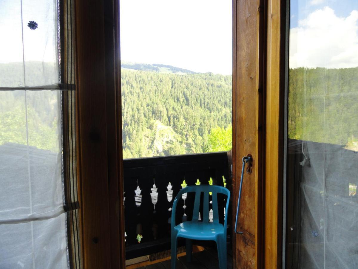 מלון Saint-Nicolas-la-Chapelle  Chalet La Source חדר תמונה